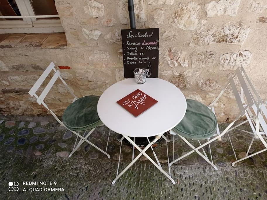 Chambre Atypique Dans Cafe Healthy Saint-Paul-de-Vence Exterior foto